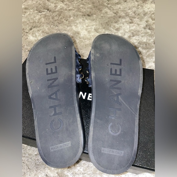 Chanel slides 100% authentic in marine - Picture 4 of 6